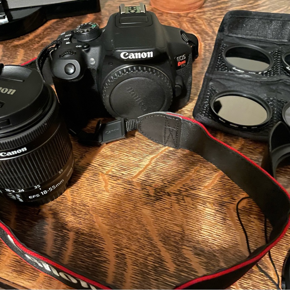 Canon EOS Rebel T5i Camera Kit - Black